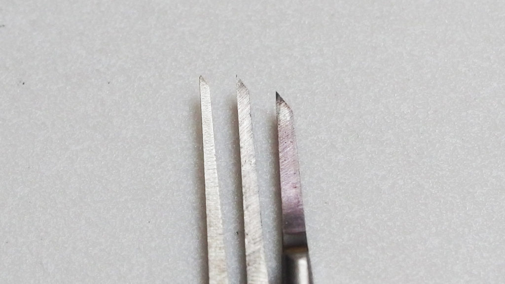 左：0.25mm（野沢製作所） 真ん中：0.2mm（BMCタガネ） 右：0.076mm（BMCタガネ）